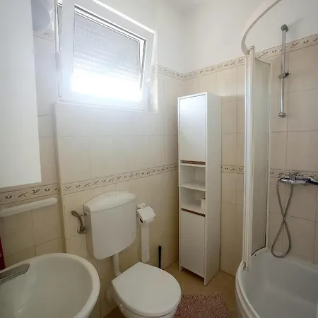 With Parking Space Bilo, - 12868 普利莫顿